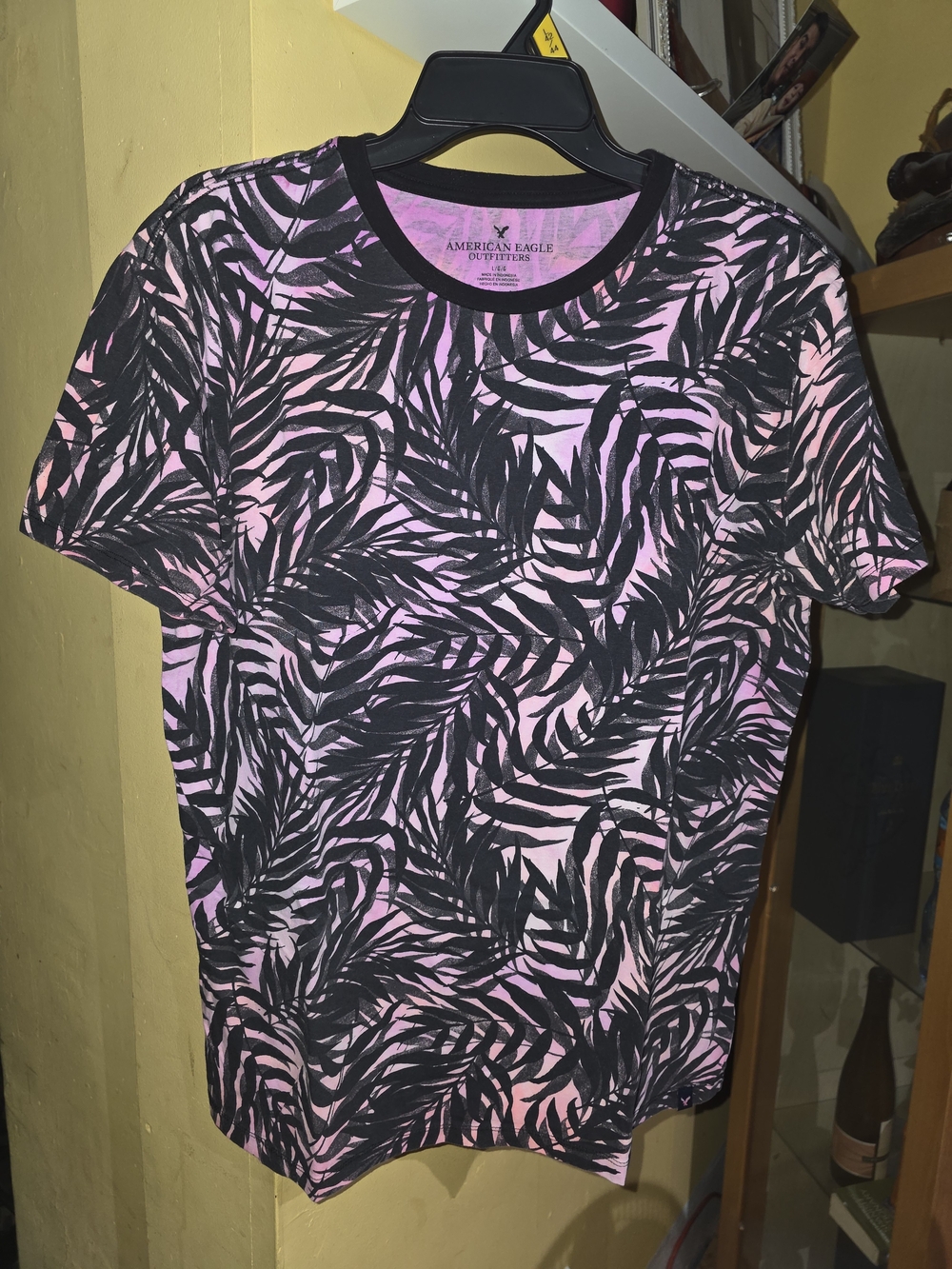 Men's American Eagle Outfitters Pink & Black Palm Leaf Tee